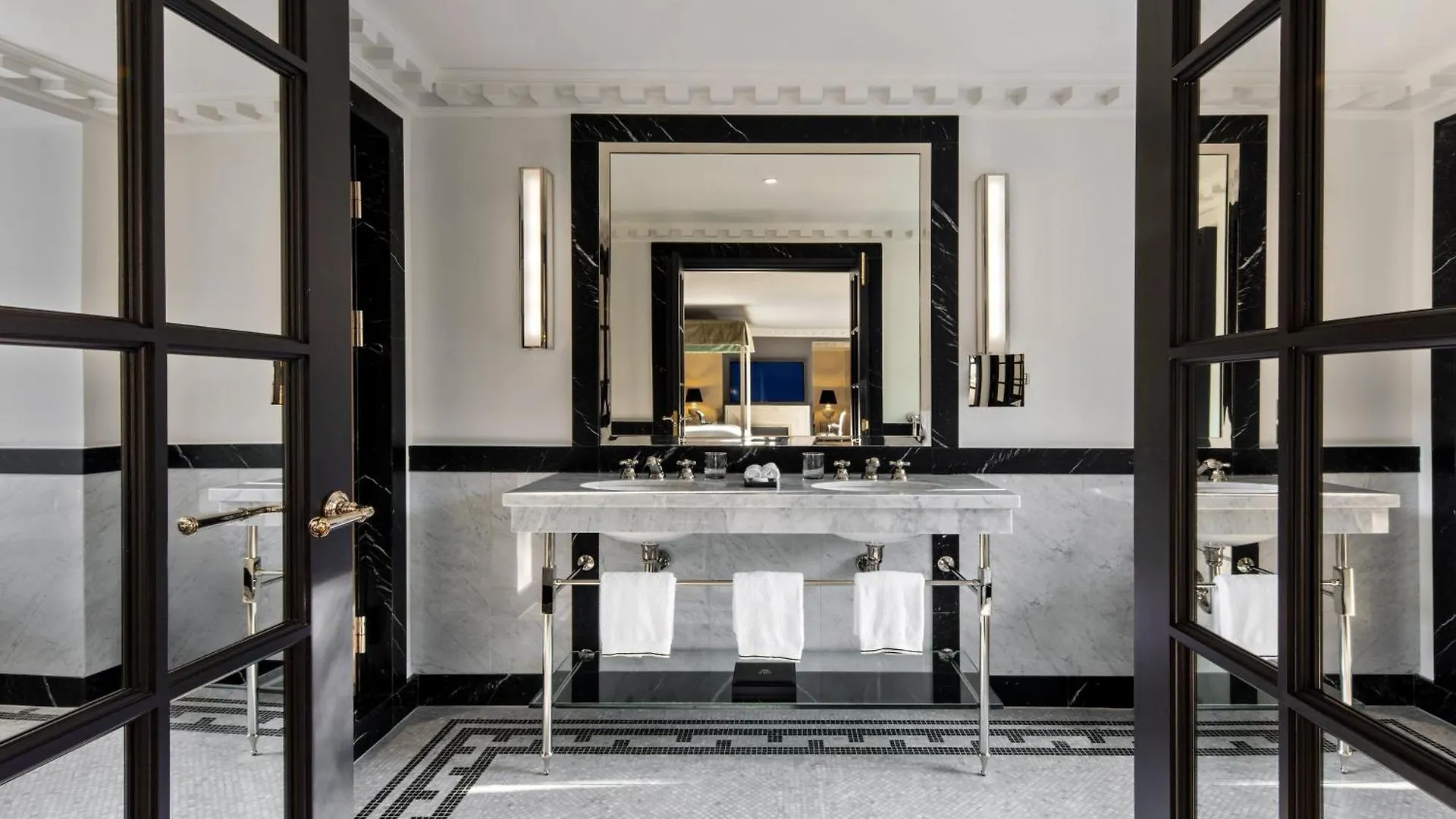 Hôtel de Berri Champs-Élysées, a Luxury Collection Hotel Parigi